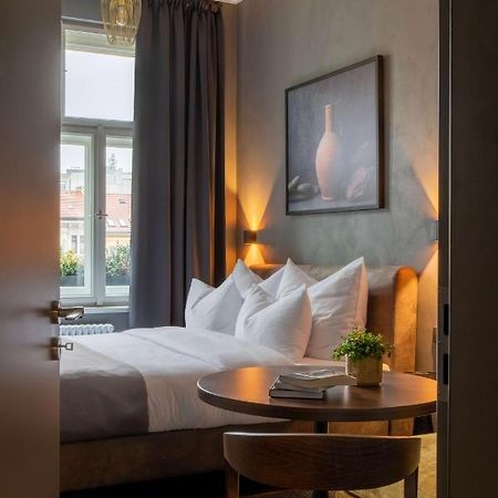 The Viaduct - Suites & More Прага Екстер'єр фото