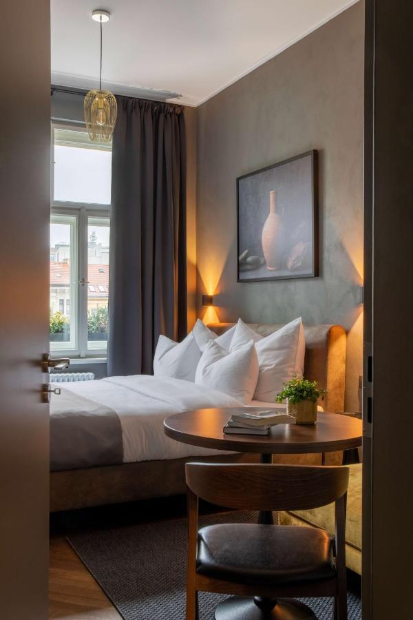 The Viaduct - Suites & More Прага Екстер'єр фото